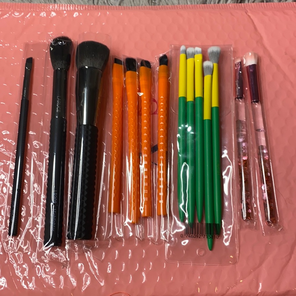 Makeup brushes